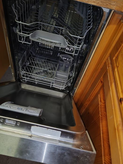 Vând mobila de bucătărie cu toate electrocasnicele incluse