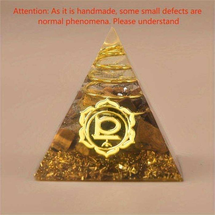 7 piramide orgonice cu foiţă aur, cristale și simbol pentru 7 chakre
