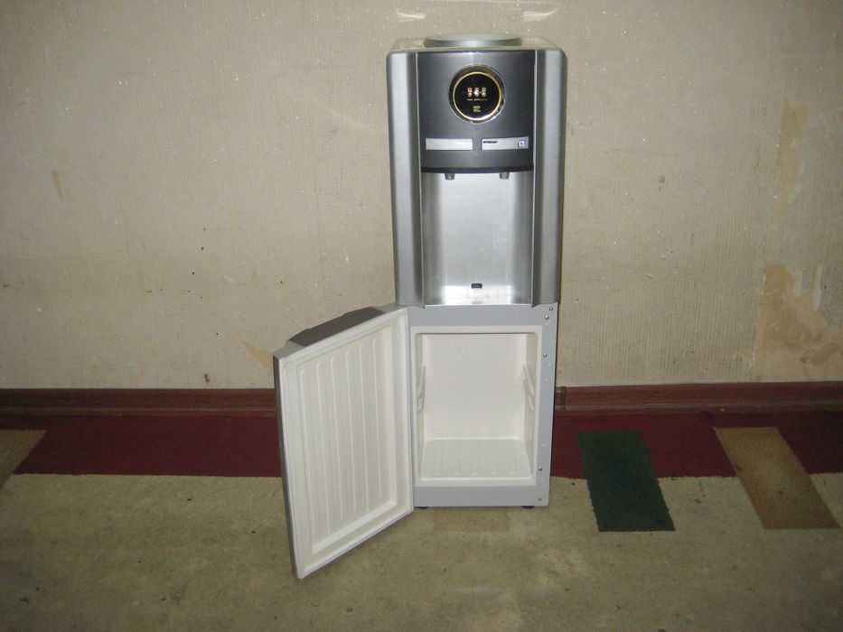 Кулер компрессорли совук ва иссик сув учун яхши ишлидиган холатда!