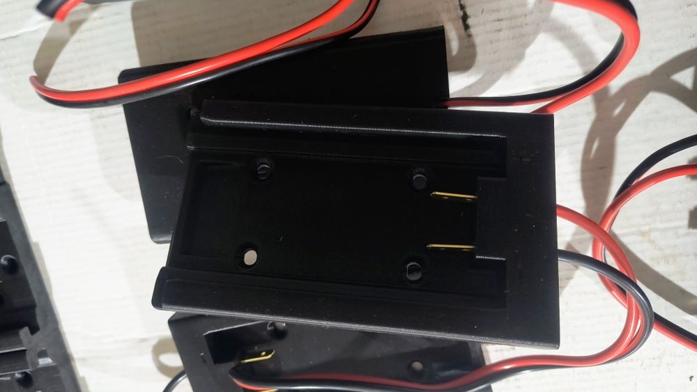 Адаптери и стойки за батерии Hilti