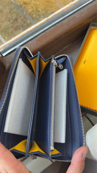 Кошелек Goyard.