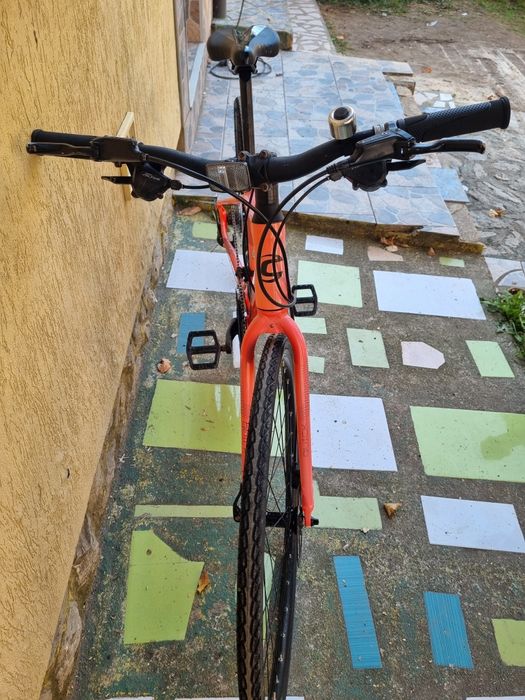 Vând bicicletă cu roți de 27 cadru de aluminiu