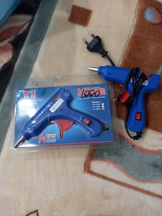 Продам клей палочки 72 штуки