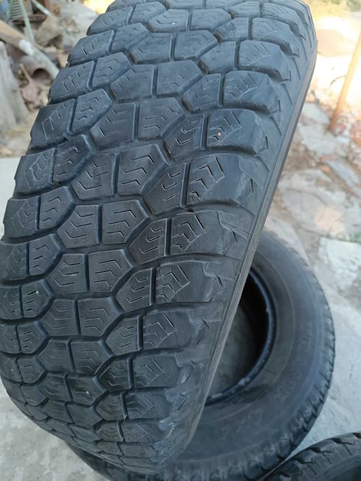 Гуми за джип 4*4 все сезонни