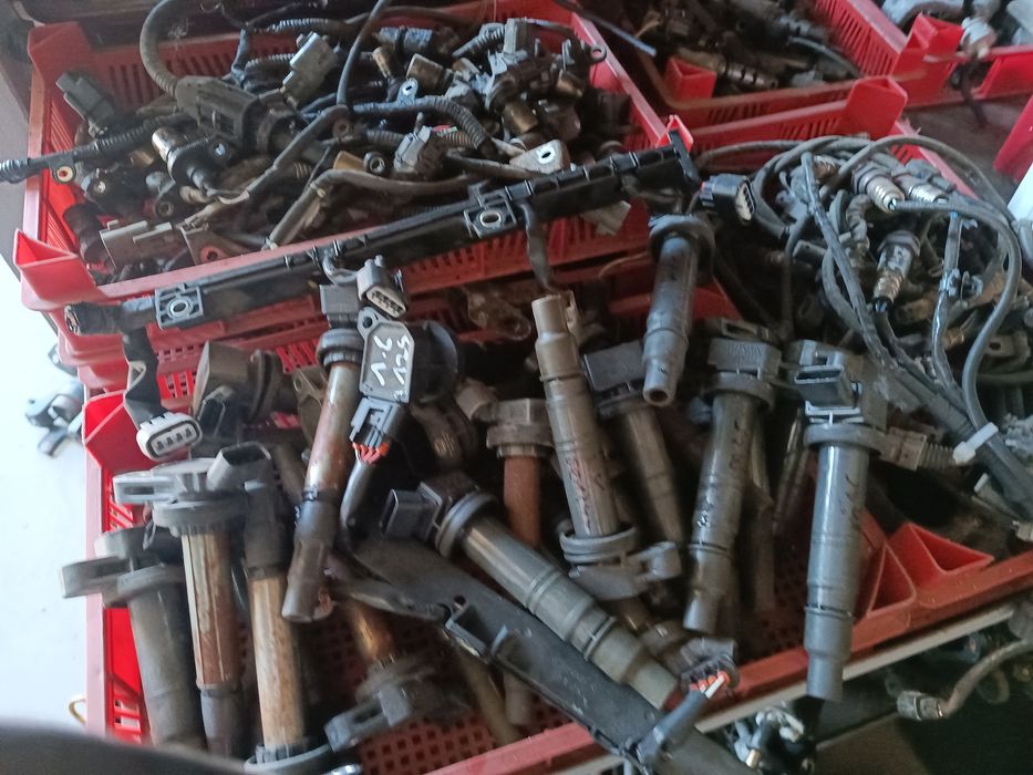 Части за тойота  Авенсис Аурис Рав4 Корола версо Ярис