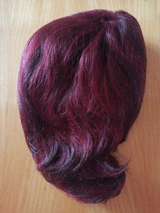 Дамска перука цвят "бордо"