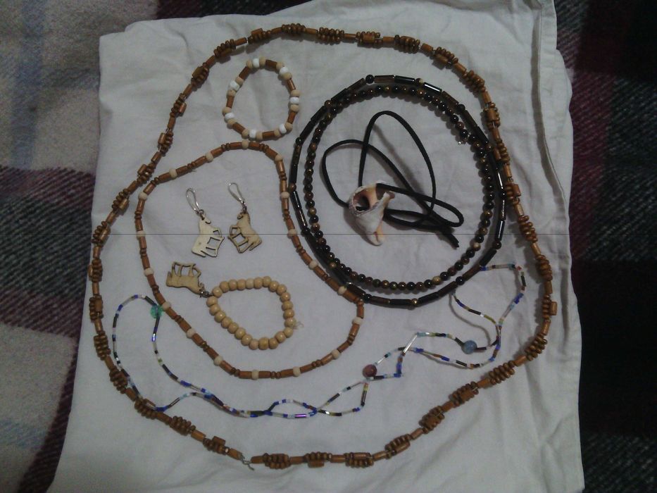 Обеци от морски миди, бижута с полускъпоценни камъни