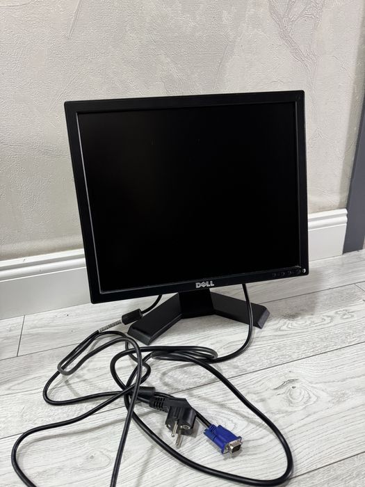 Монитор Dell в хорошем состоянии