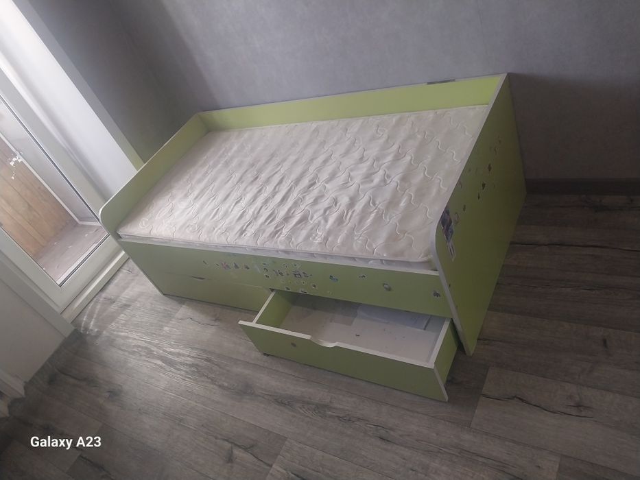 Продам кровать детскую