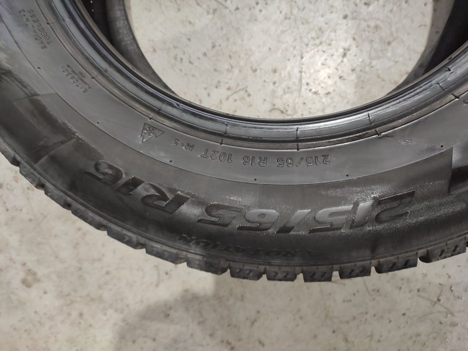 Продам комплект резины 215/65/16