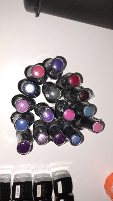 Vând !produse pentru unghii!