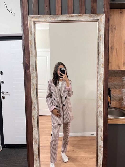 продам костюмы в хорошем состаяние