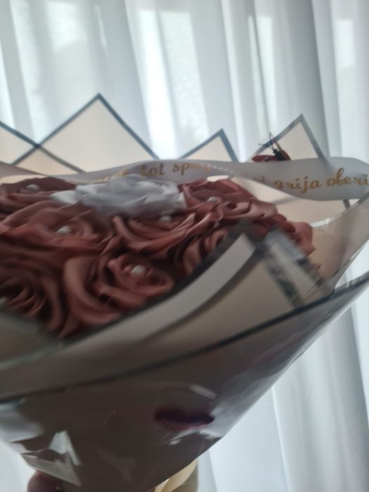 Buchet de flori handmade – trandafiri satinati 

Vând buchet elegant realizat manual din