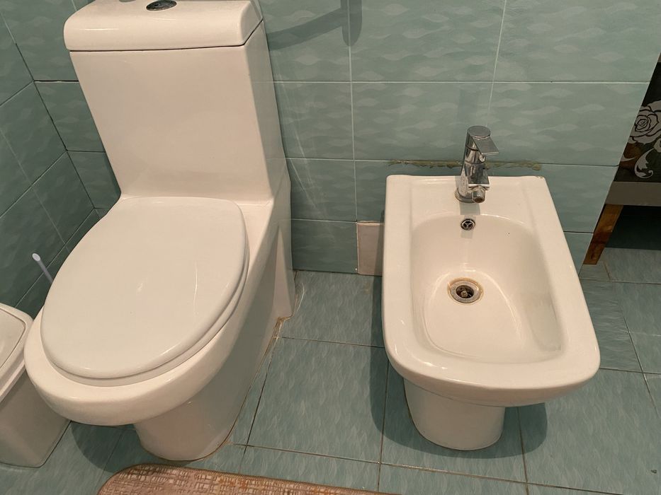 Унитаз, биде, ванна, шкаф раковина