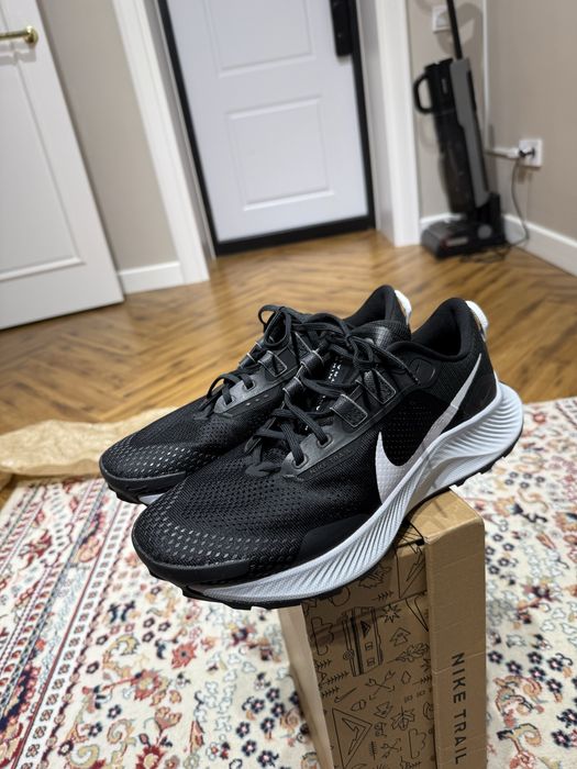 Продам кроссовки nike