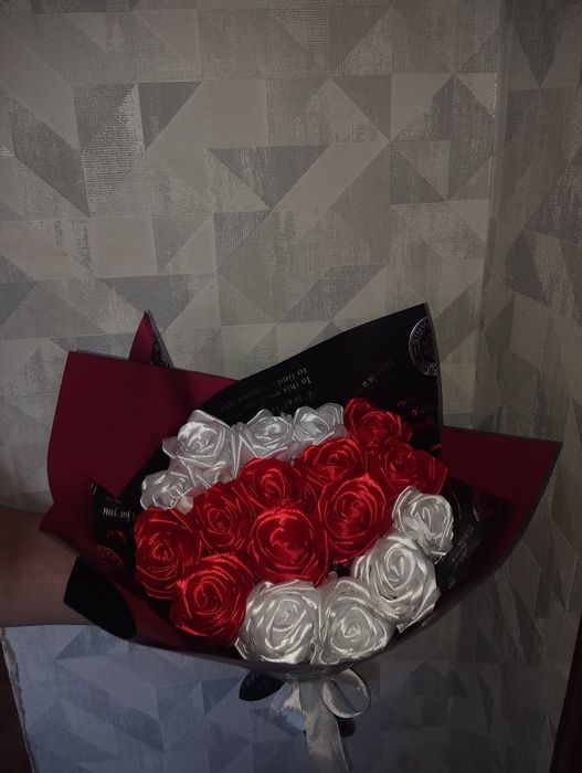 букет из атласной ленты