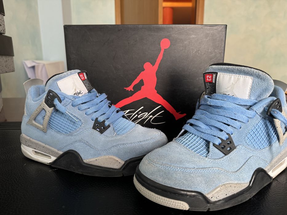 Jordan 4 University blue Marimea 40 in stoc acum