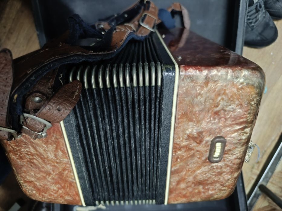 Продам баян б/у.