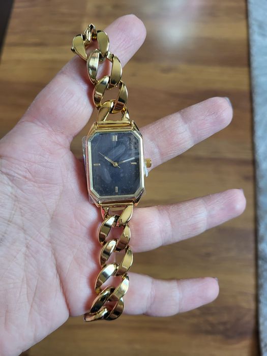 Нов дамски часовник