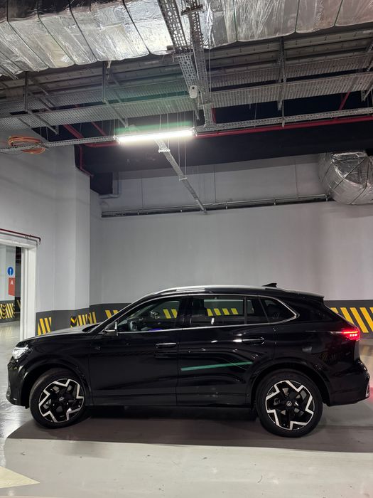 Volkswagen Tiguan L Pro