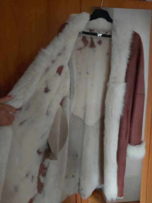 Haina blana si piele naturala