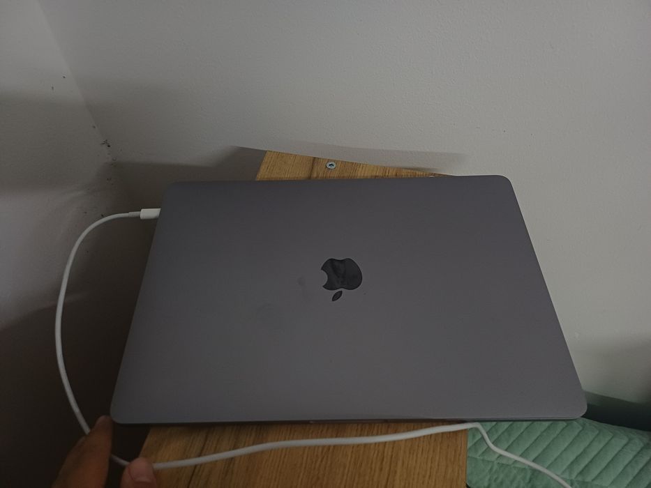 MacBook pro m1 8/256 95%/+зарядка/+ в коробке/80 циклов