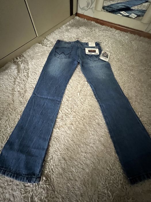 Продам джинсы Wrangler