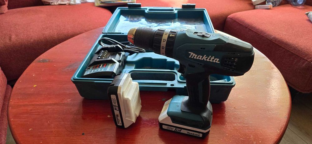 Комплек MAKITA ударен акумулаторен винтоверт, 2 батерии, 42Nm