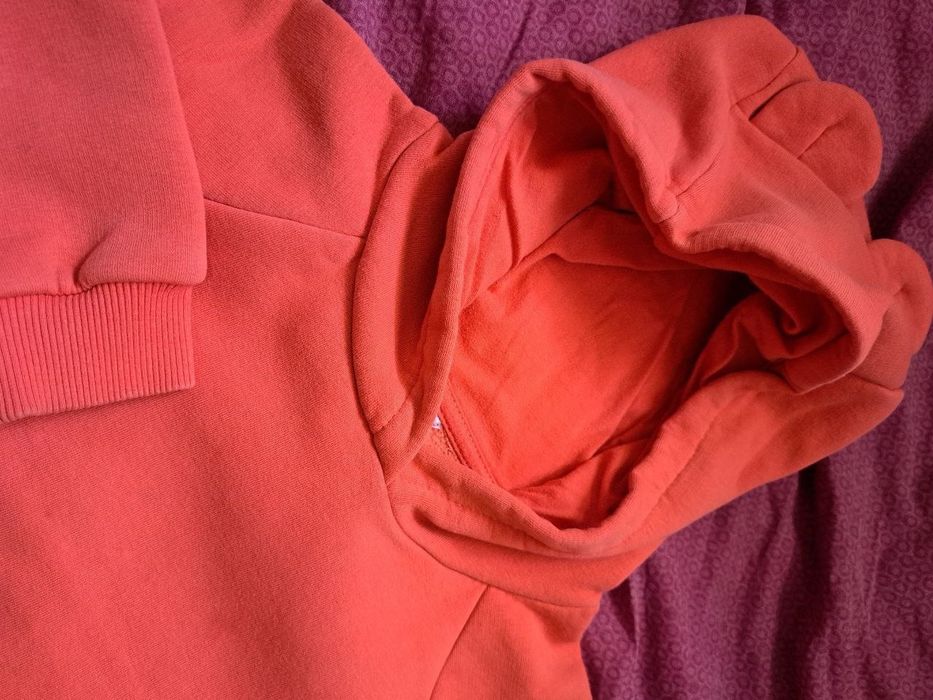 Одежды на девочку 6- 7 лет за всё сто тысячи.