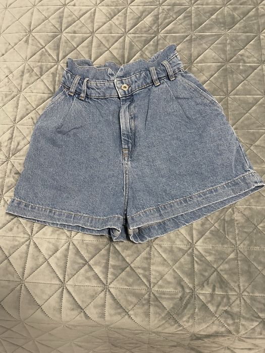 Pantaloni scurti cu talie inalta Zara