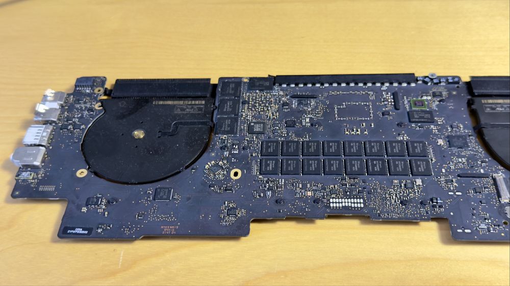 Placa baza APPLE  MacBook Pro 2015 cu sistem racire complet + ram..
