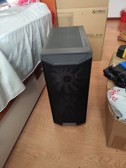 Продам корпус Lian Li Lancool 215
