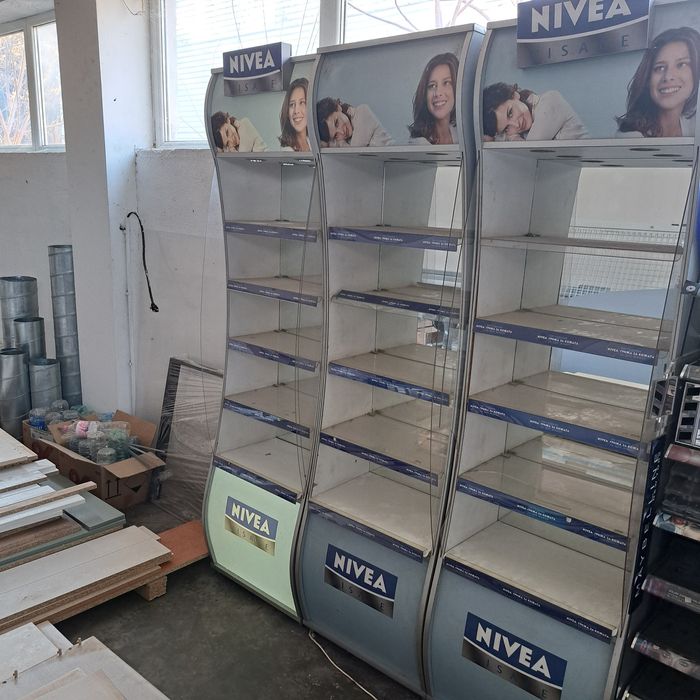 Рекламни витрини от маркова козметика