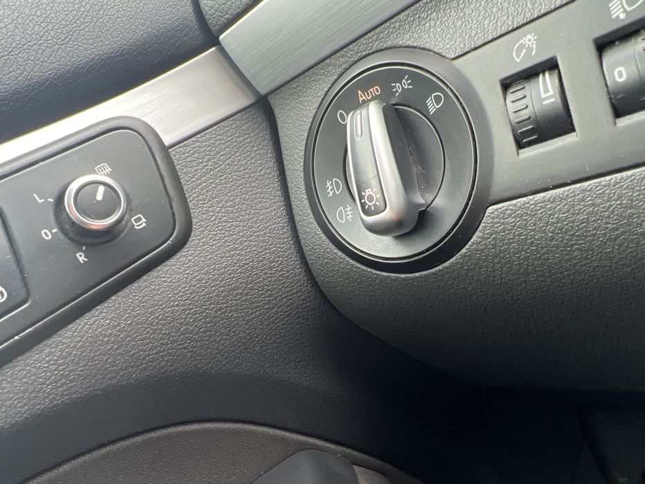 Vand vw touran 7 locuri