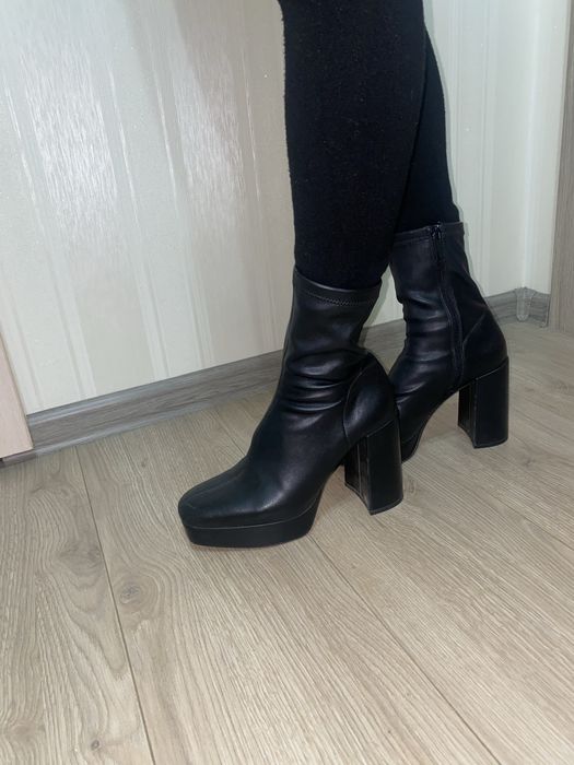 Продам ботинки на кабликах от бренда Zara