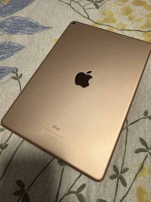 iPad Air 3 (2020) 64GB Wi-Fi + подарък клавиатура и аксесоари