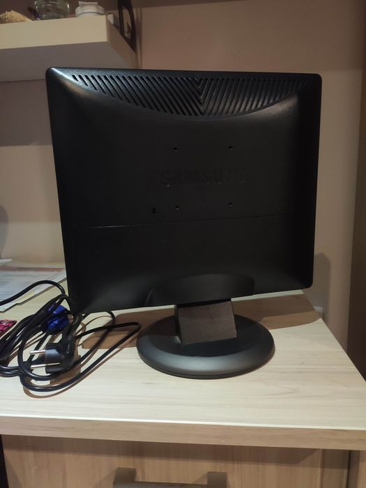 Монитор Samsung 731 bf