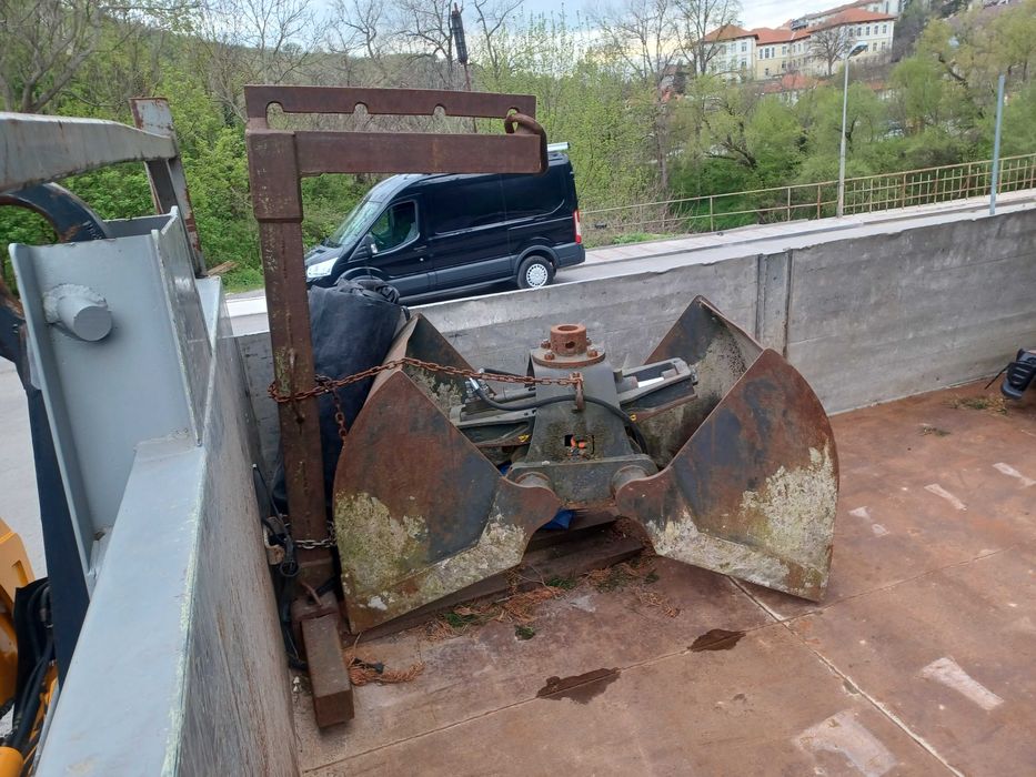 Транспорнти услуги с камион с кран с вишка и кантейнери под наем