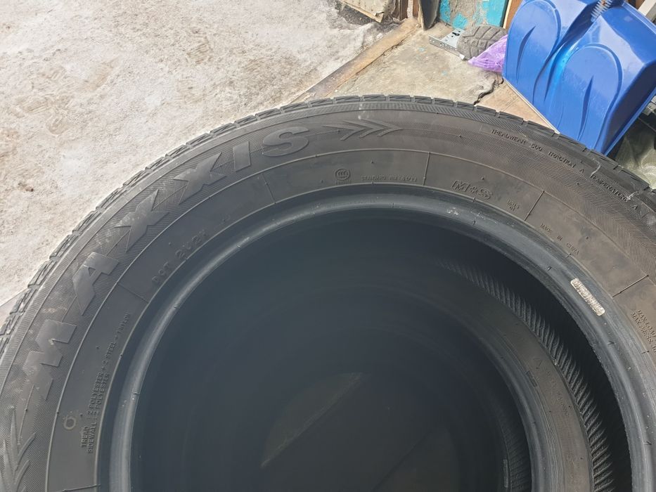 Продам шины MAXXIS