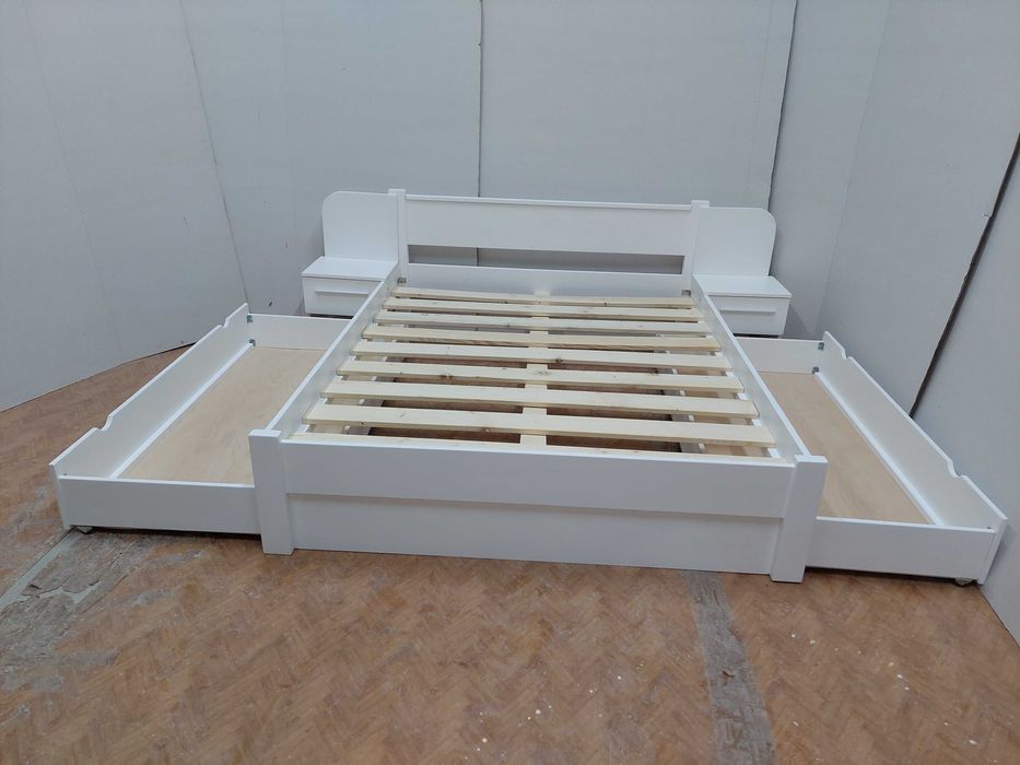 TRANSPORT GRATUIT.Pat matrimonial din lemn masiv.Cod 207B