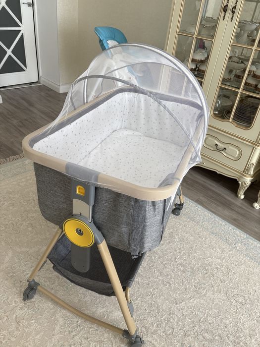 манеж новый с колесами