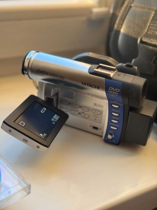 Видеокамера Hitachi DVD Cam в отличном состоянии
