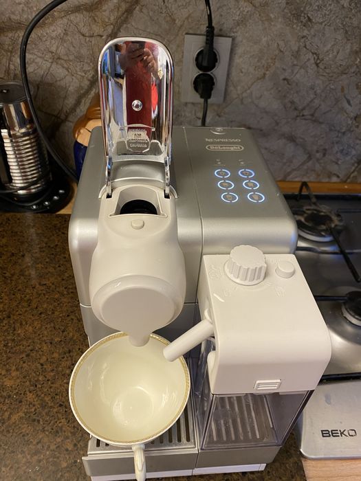 Aparat de cafea Nespresso Delonghi