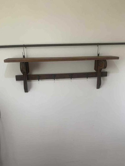 Polita cuier din lemn masiv sculptat