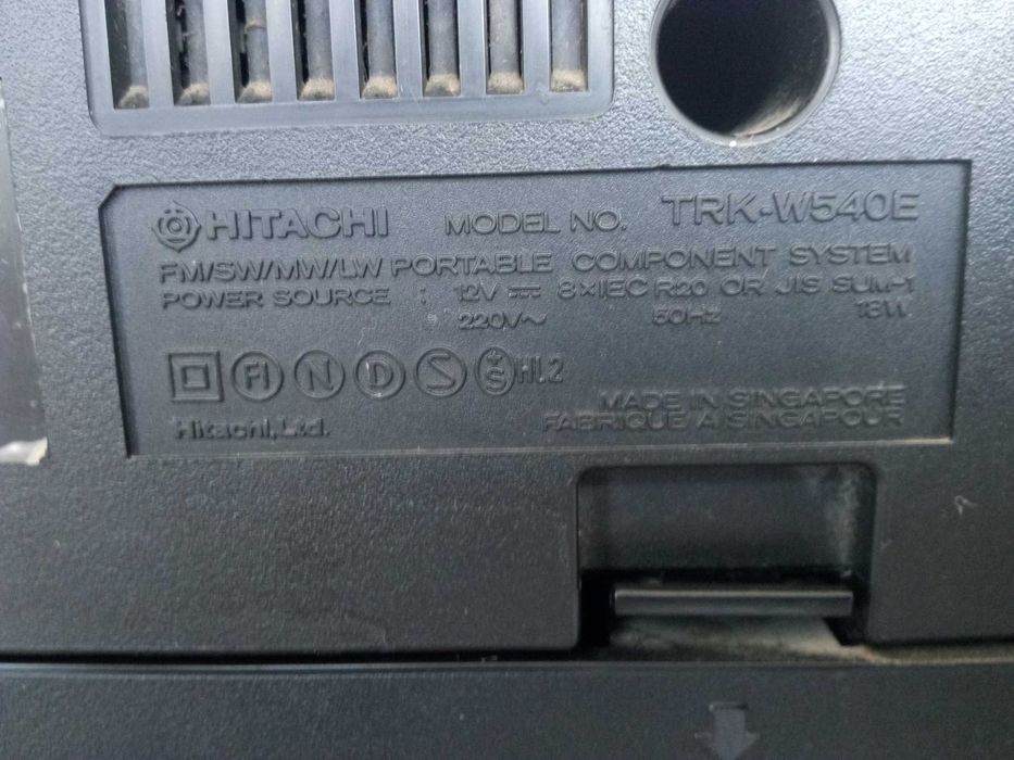 Антикварен модел радиокасетофон-Hitachi.За ремонт,майстор,части.