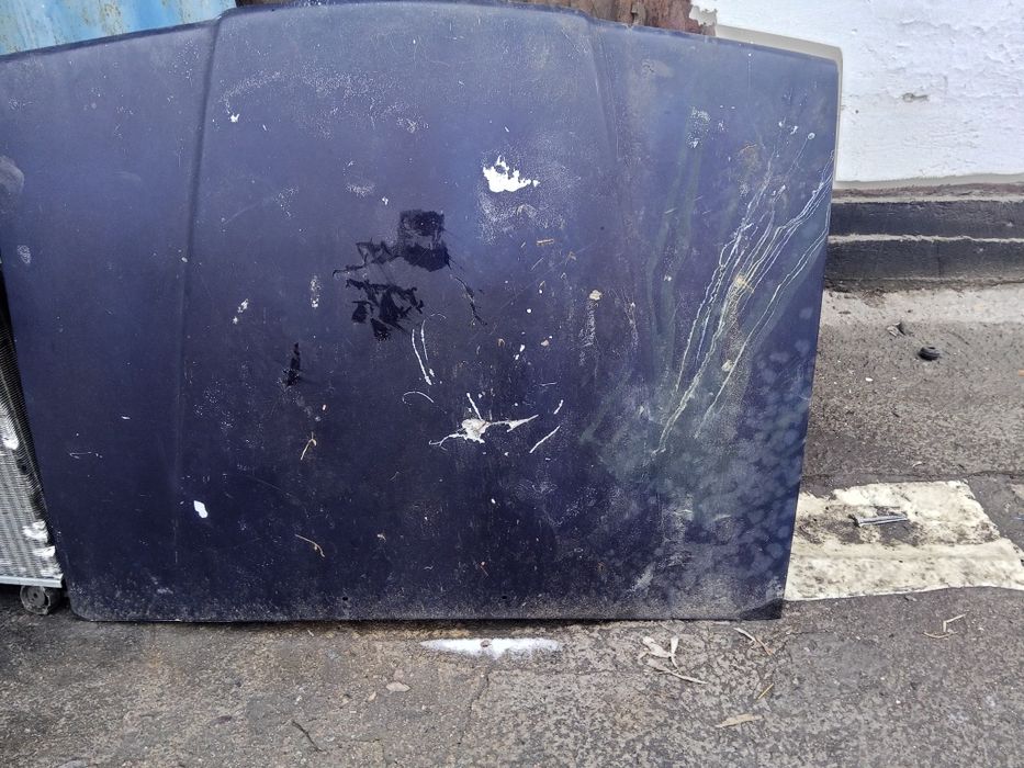 Капот на Вольво 940