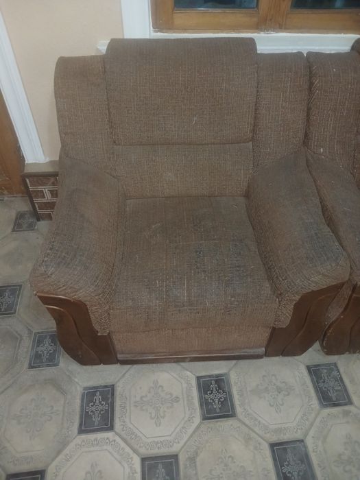 Продаётся уголок срочно