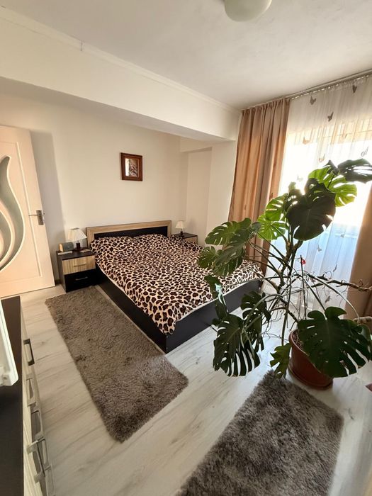 Apartament 3 camere de vanzare