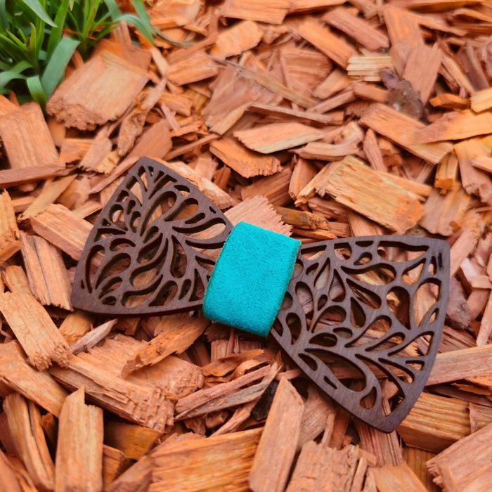 Папийонки от дърво с кожен детайл