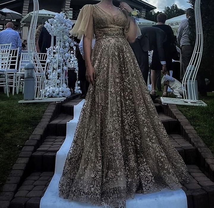 Rochie gala , masura M , purtata la un singur eveniment , pret 1200 le